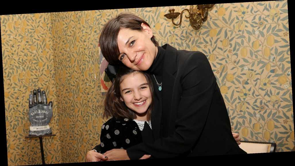 Selfie! Katie Holmes Shares Rare Pic With 13-Year-Old Daughter Suri ...