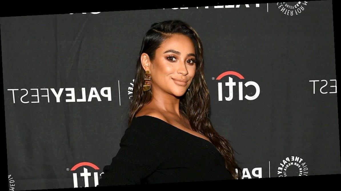 Shay Mitchell Shares Stunning Breast-Feeding Photo With Daughter Atlas ...