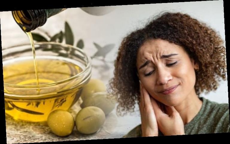 Olive Oil Drops How To Put Olive Oil In Ears To Remove Earwax 6325