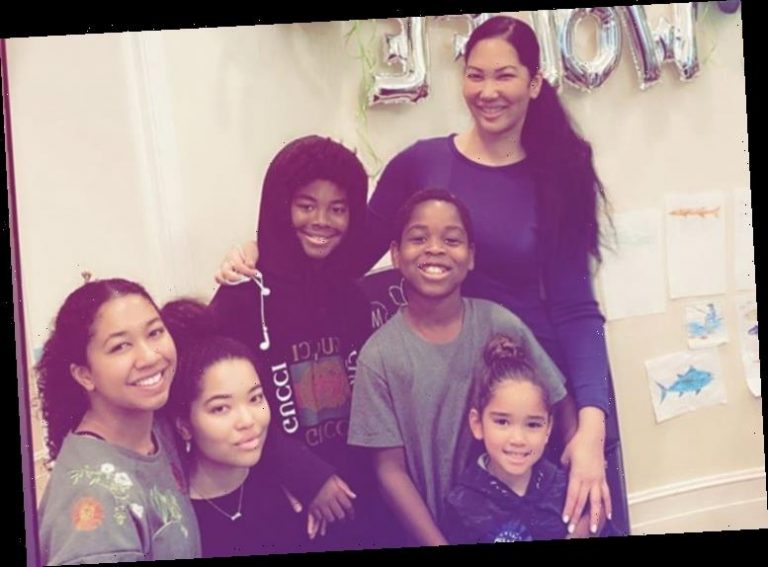 Kimora Lee Simmons Shares Family Photo with Her 5 Kids While ...