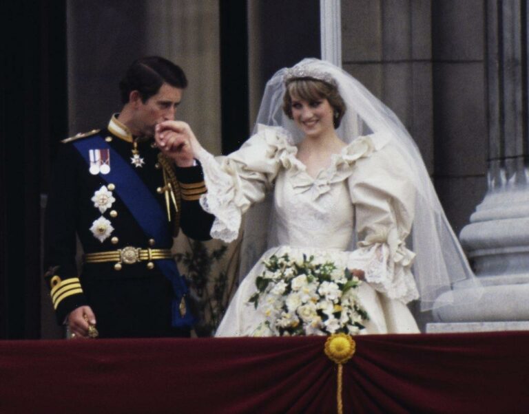 Prince Charles and Princess Diana's Wedding Photos Showed No Signs of ...